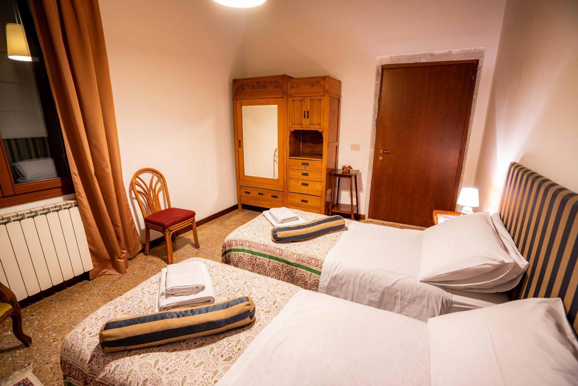 San Trovaso Apartment Venesia Bagian luar foto
