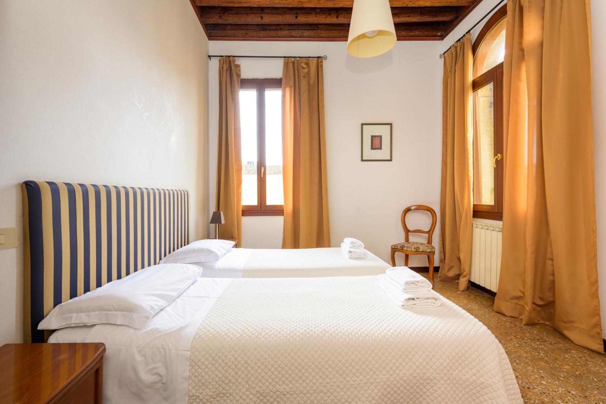 San Trovaso Apartment Venesia Bagian luar foto