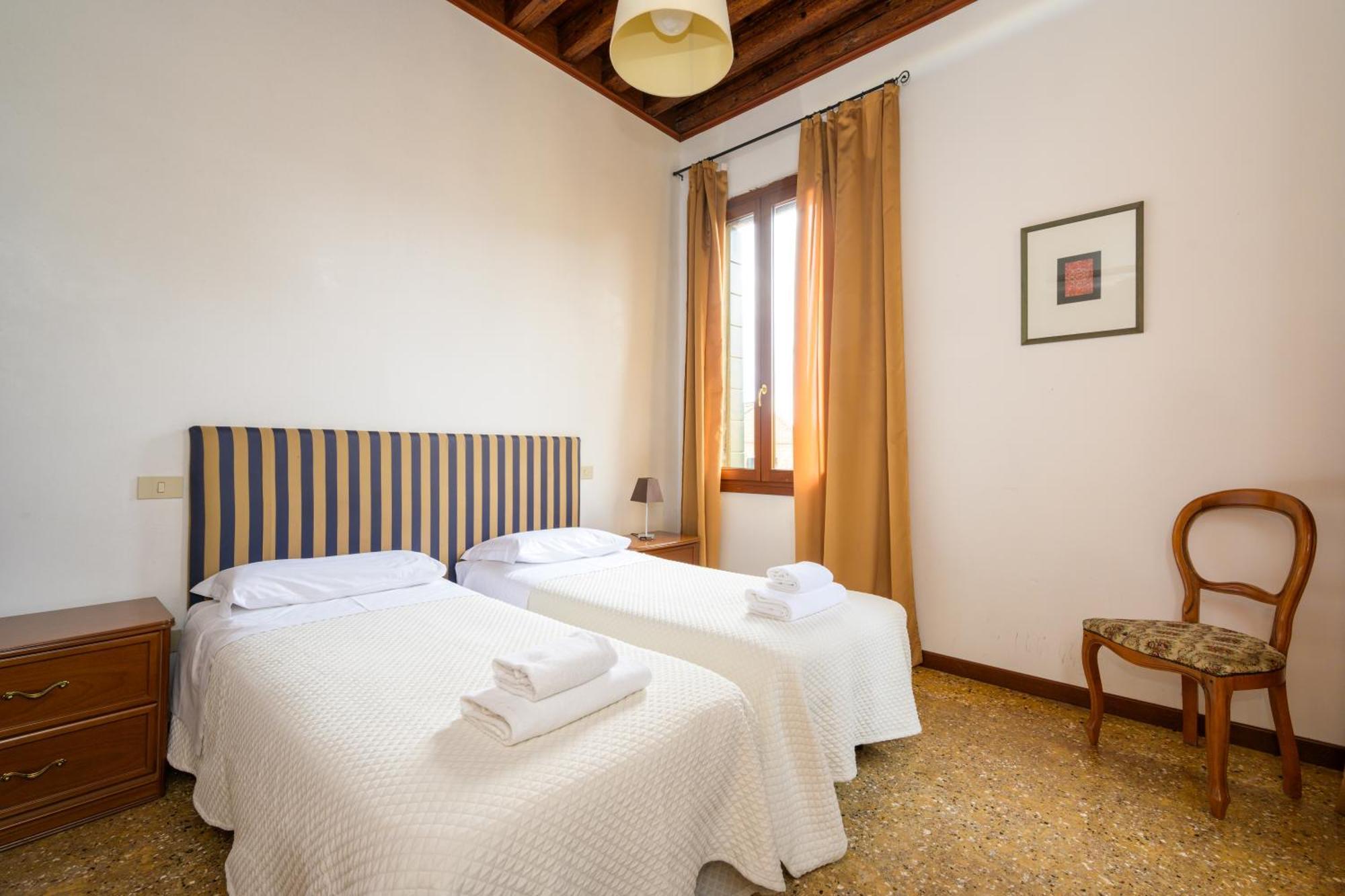 San Trovaso Apartment Venesia Bagian luar foto