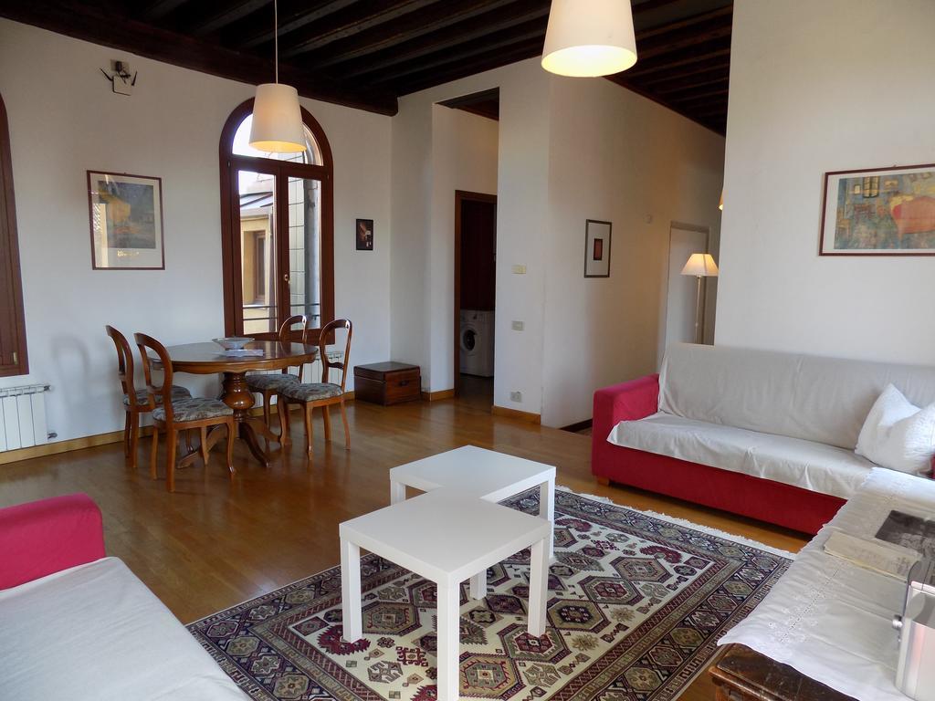 San Trovaso Apartment Venesia Bagian luar foto