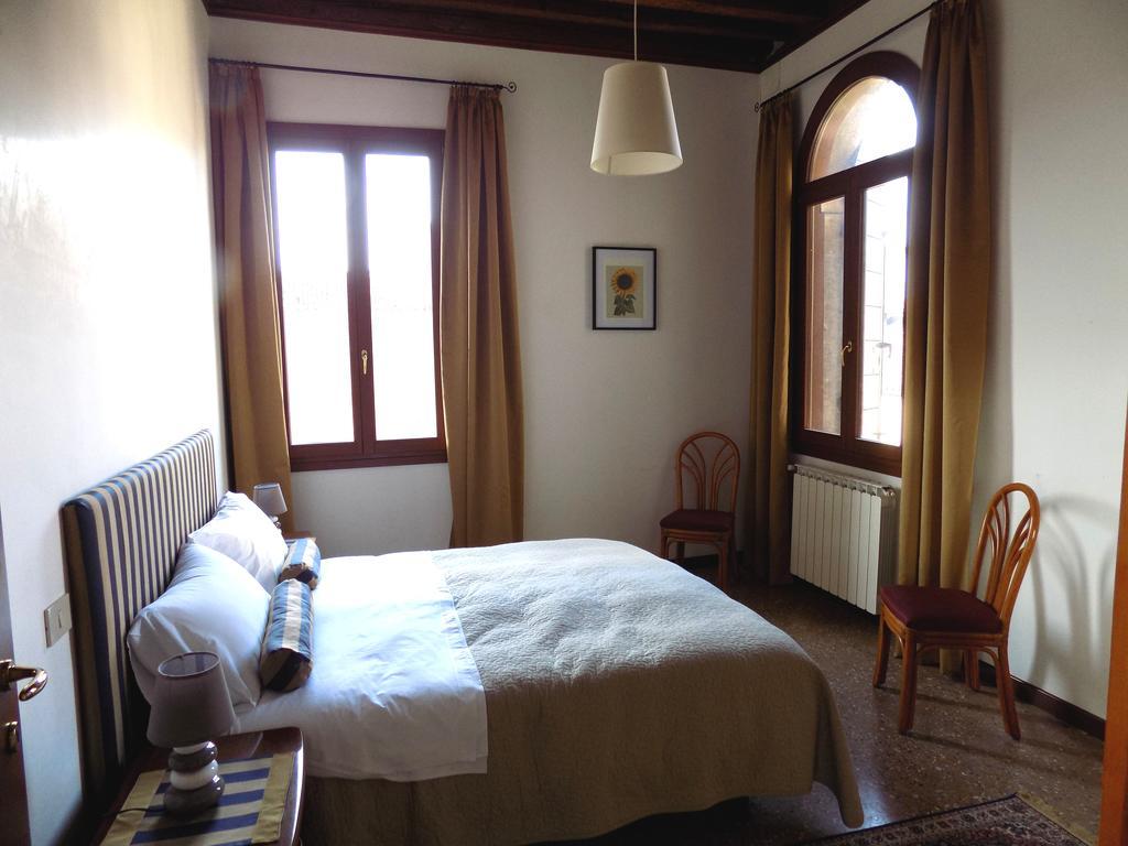 San Trovaso Apartment Venesia Bagian luar foto