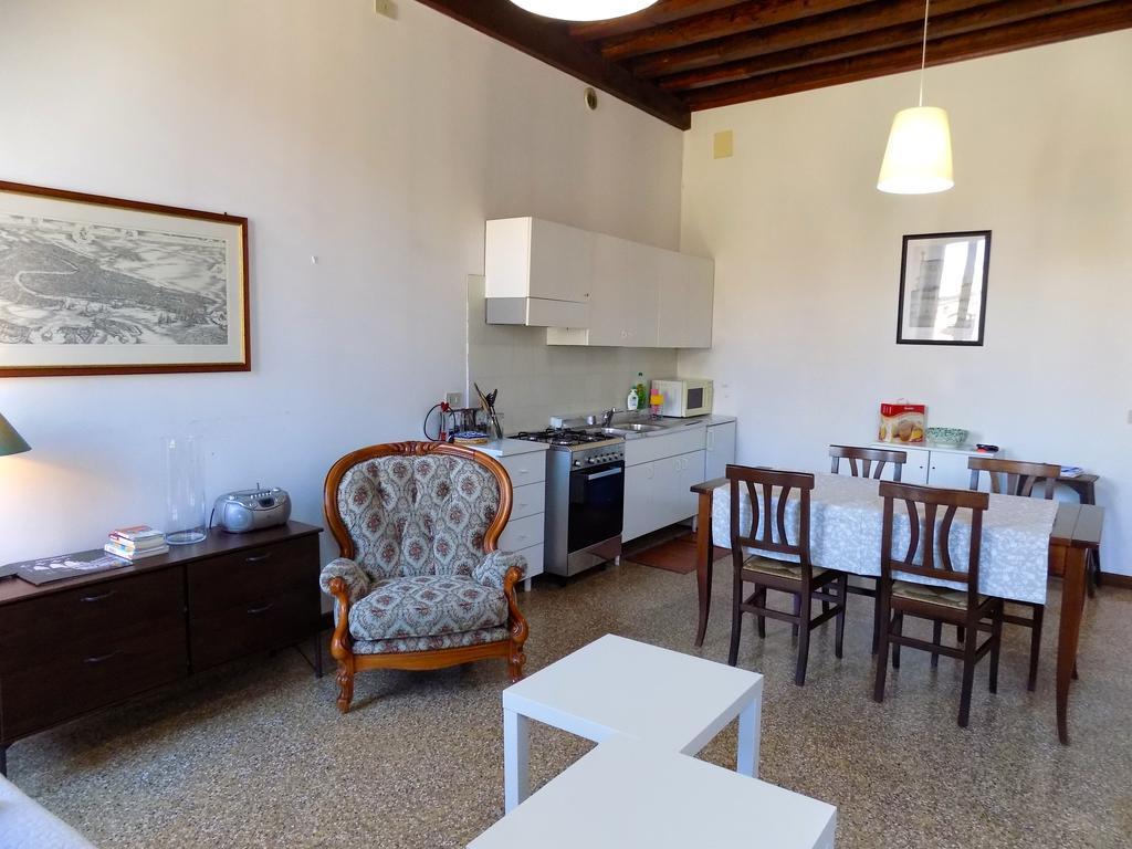 San Trovaso Apartment Venesia Bagian luar foto